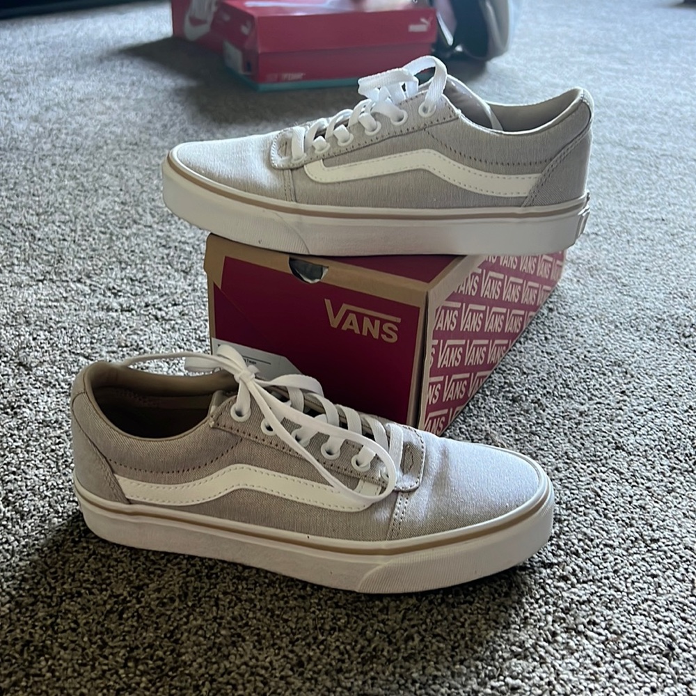 Women’s Vans award Lo Sneaker size 6.5
